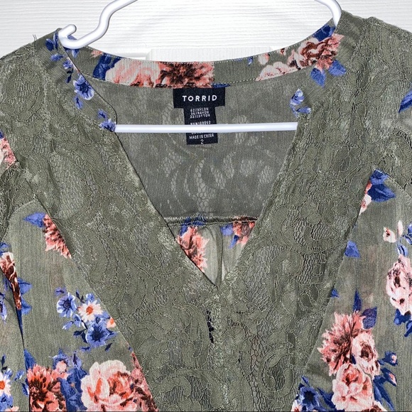 Torrid Green Floral Long Sleeve Blouse Size 2 - Picture 2 of 4